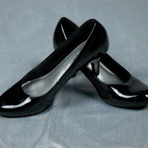 Black Shiny Pumps